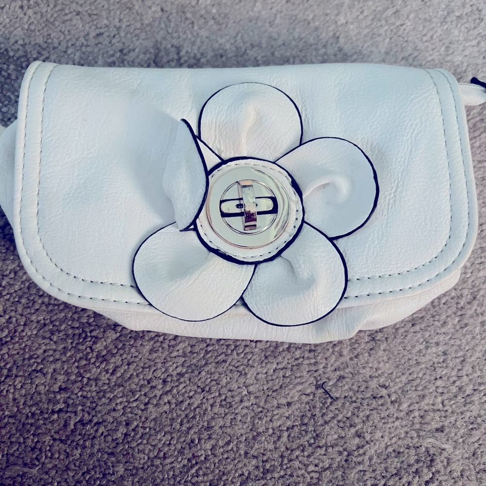 Small flower white pouch wallet